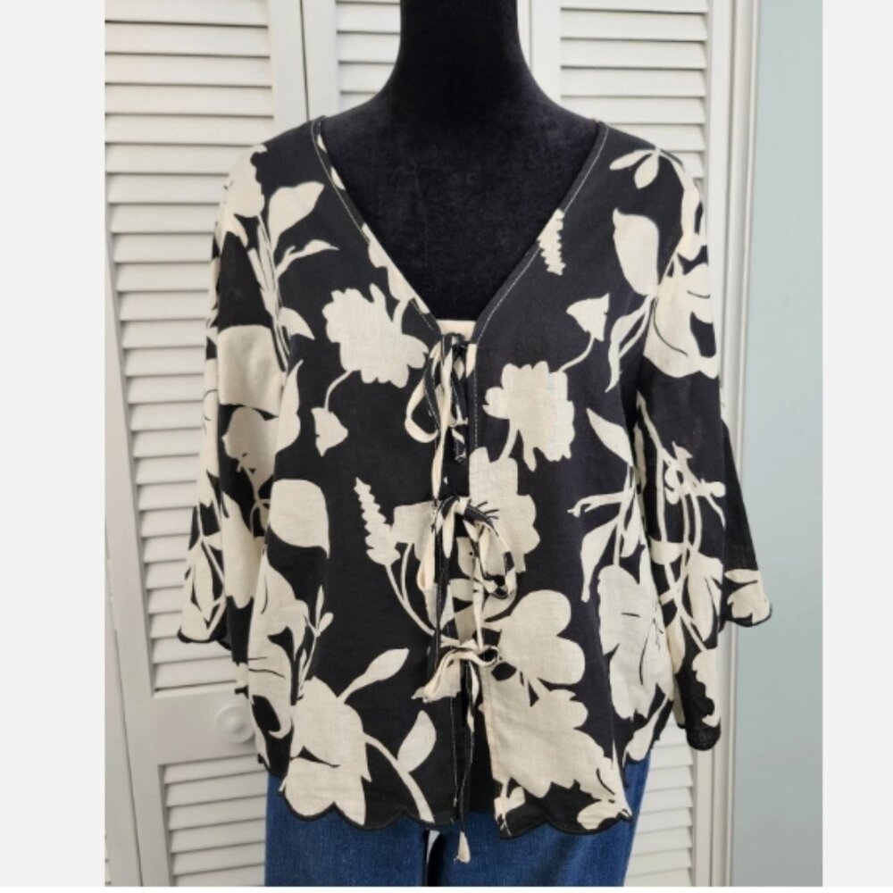 Christian Siriano Floral Linen Blend Top S Black White Scalloped Tie front LNC